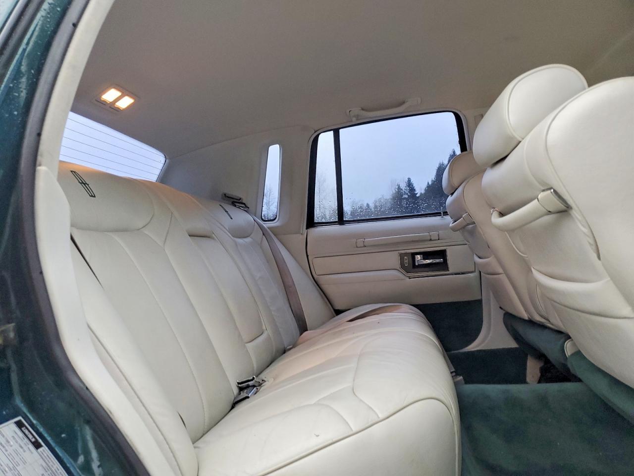 1992 Lincoln Town car Signature