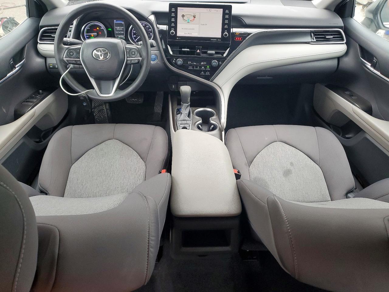2021 Toyota Camry Hybrid le