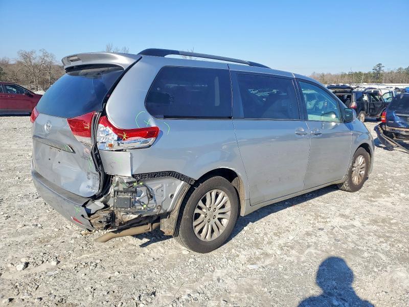 2014 Toyota Sienna xle