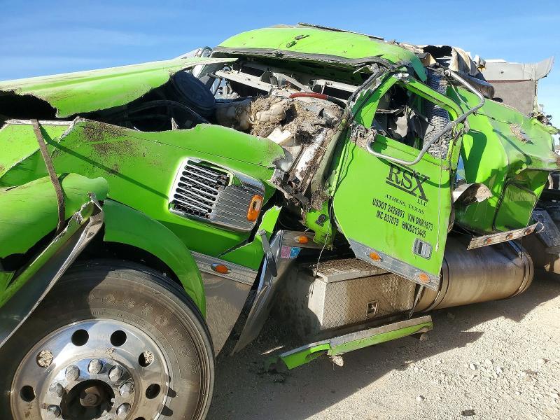 2019 Freigliner 2019 Freightliner Coronado Semi Truck