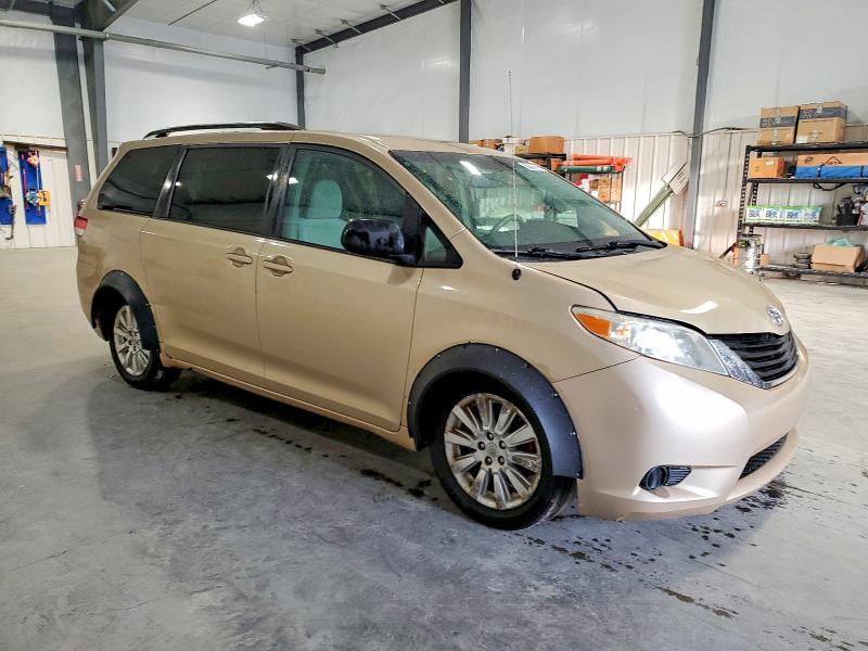 2011 Toyota Sienna le