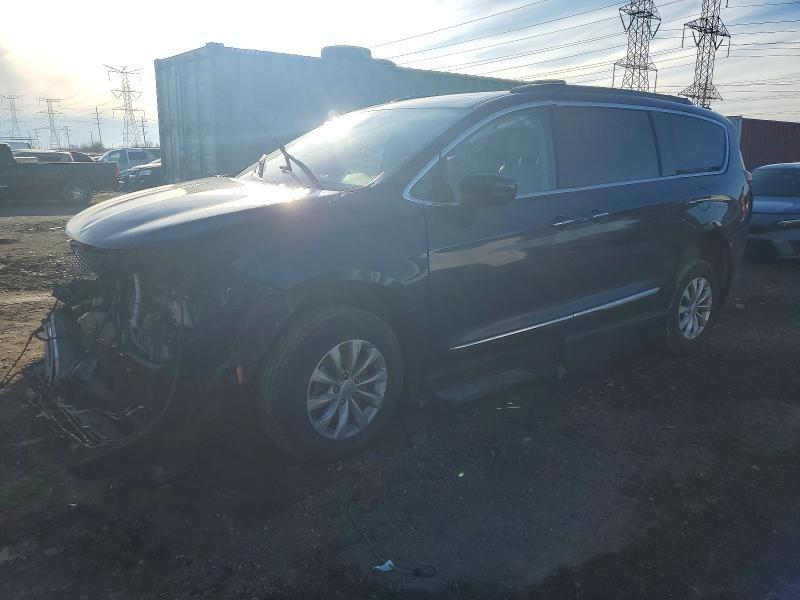 2017 Chrysler Pacifica Touring l