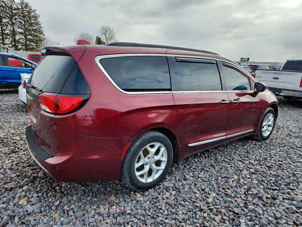 2017 Chrysler Pacifica Touring l