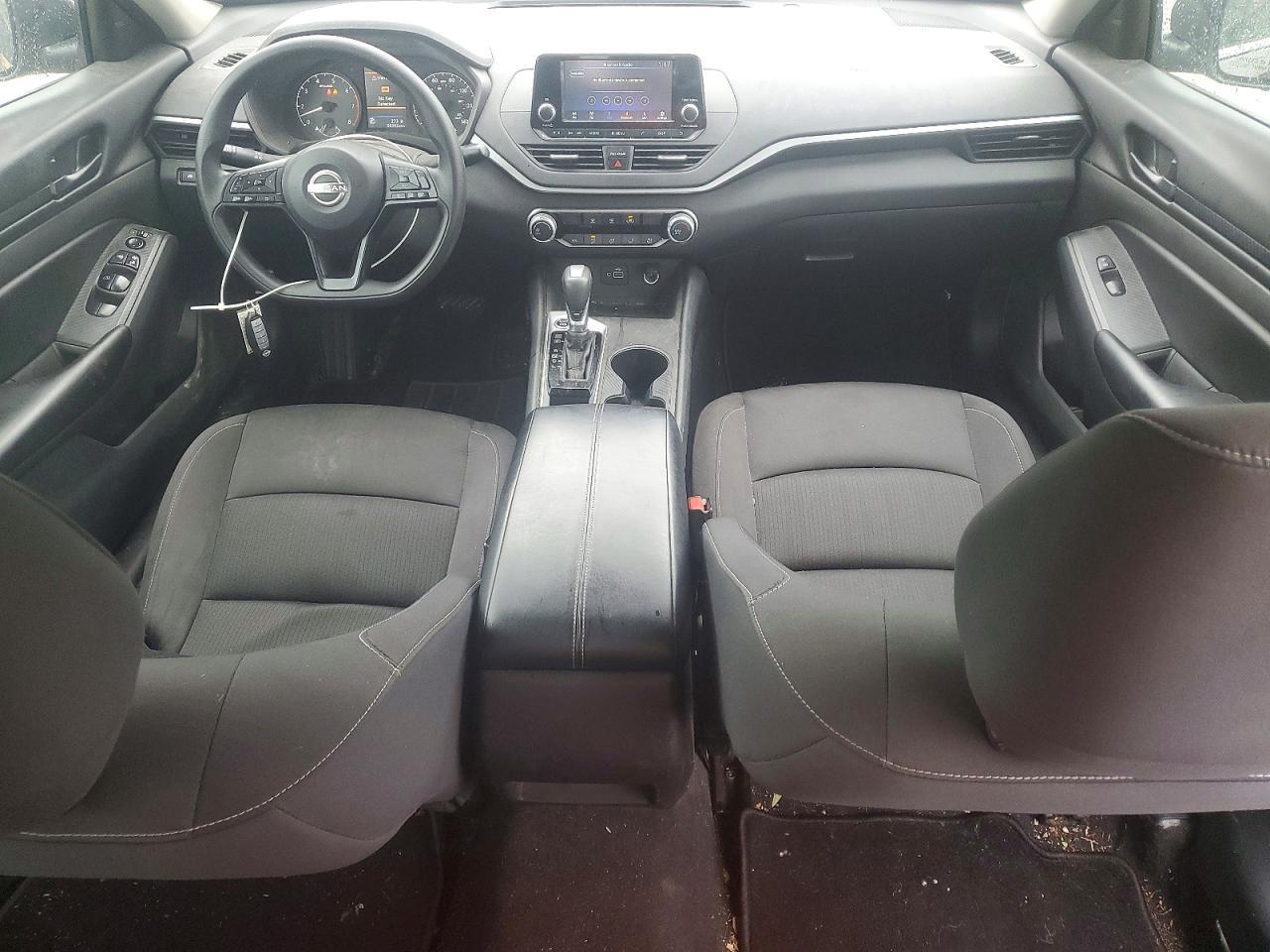 2024 Niss Altima s