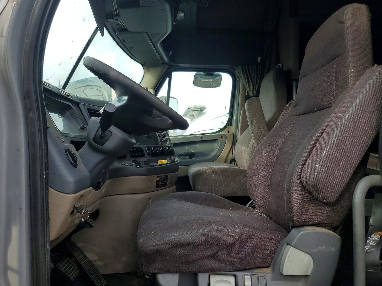 2017 Freightliner Cascadia 125 Semi Truck