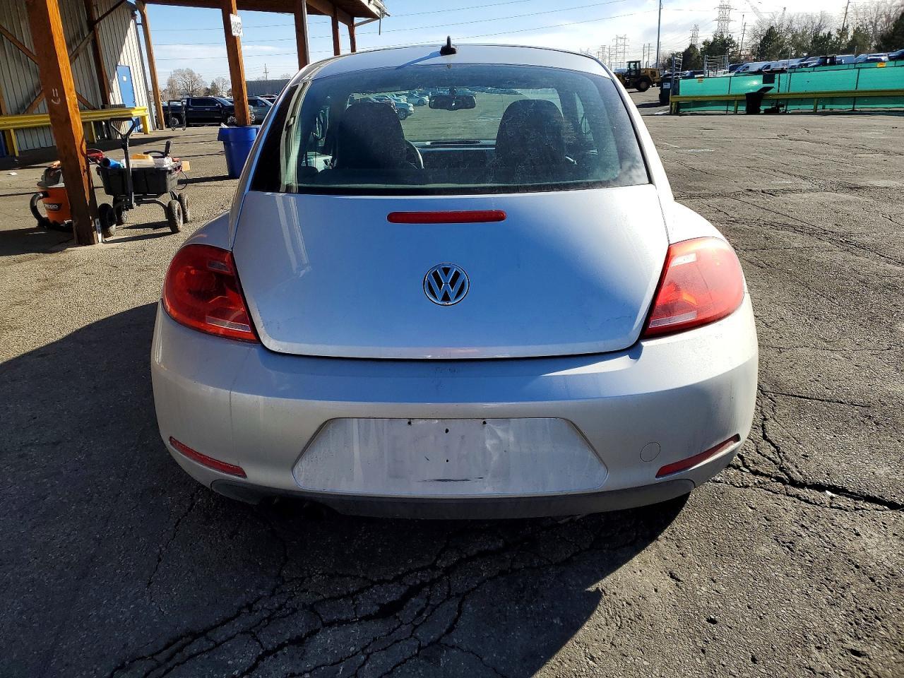 2013 Volkswagen Beetle s