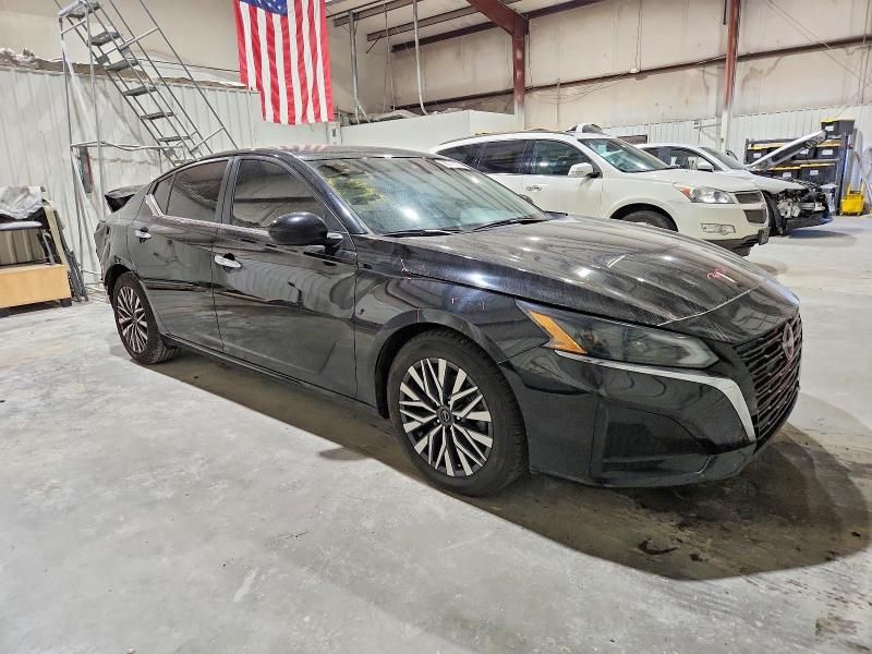 2023 Nissan Altima sv