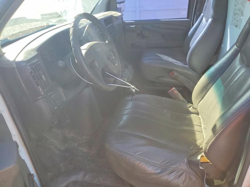 2007 GMC Savana BOX Truck