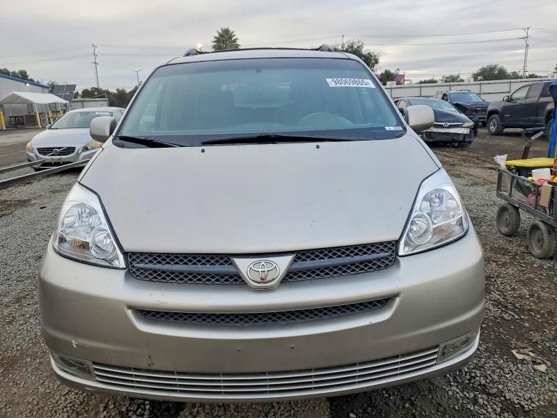 2004 Toyota Sienna xle