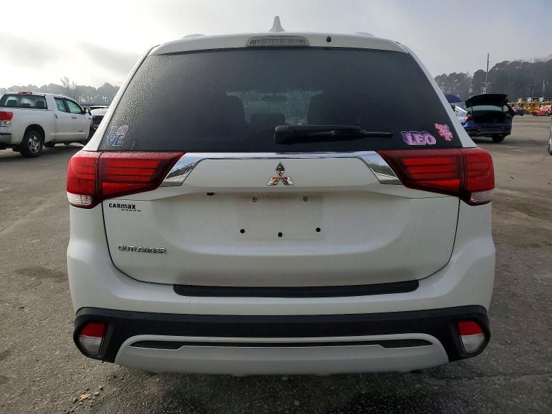 2020 Mitsubishi Outlander es