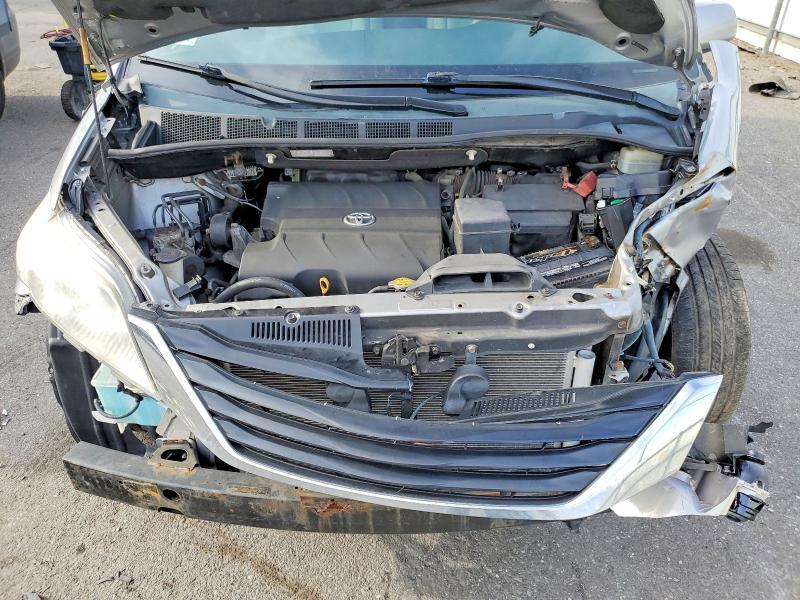 2012 Toyota Sienna le
