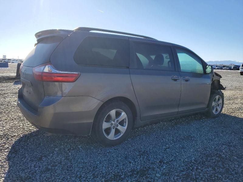 2015 Toyota Sienna le