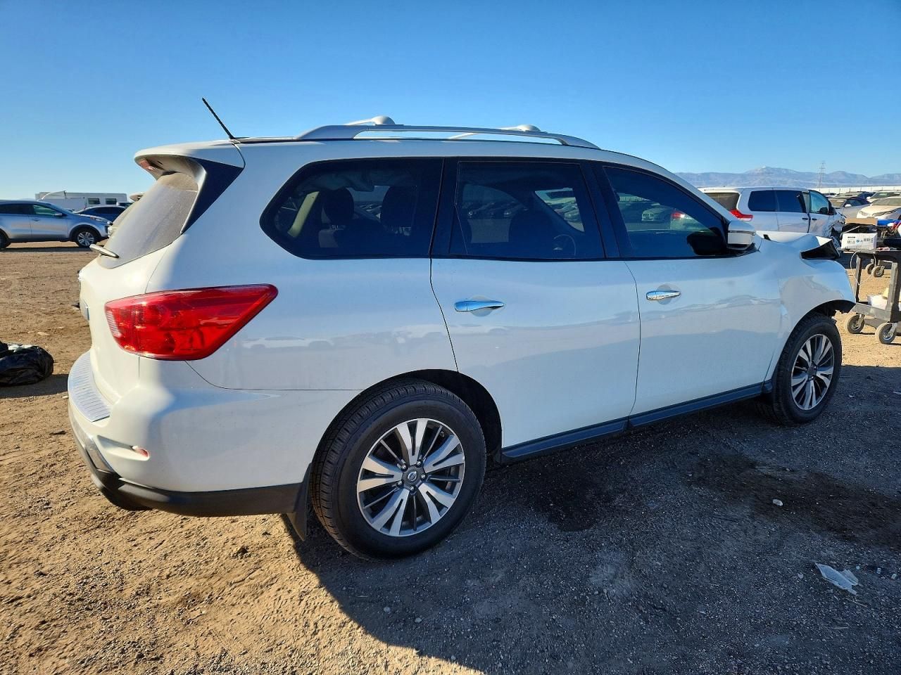 2017 Nissan Pathfinder s