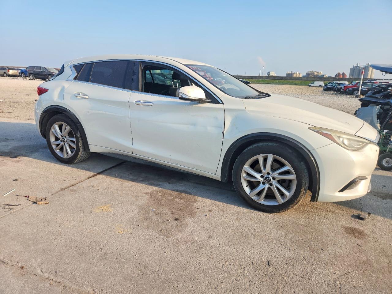 2018 Infinity Qx30