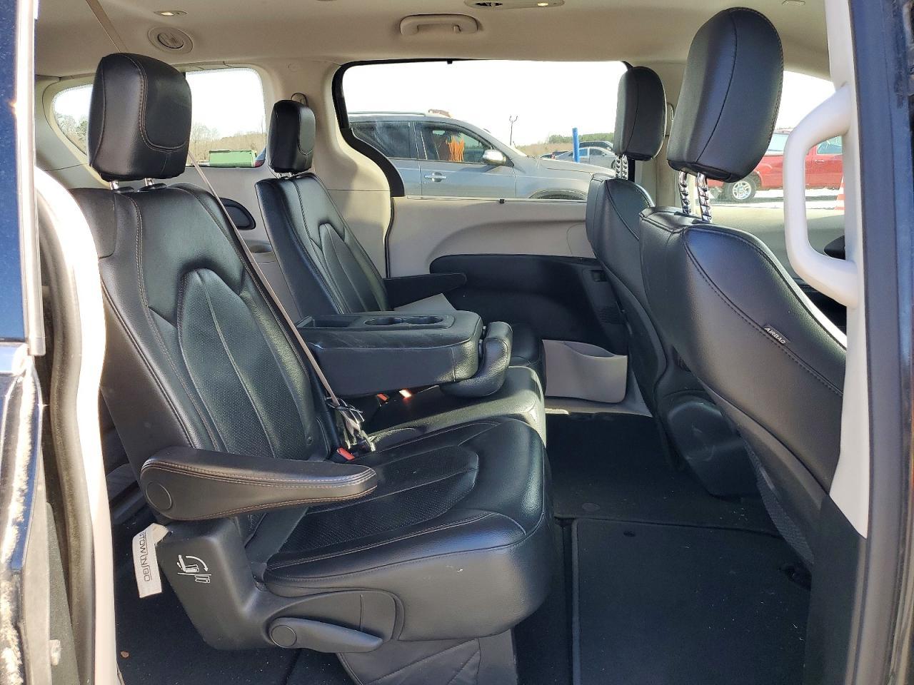 2018 Chrysler Pacifica Touring l