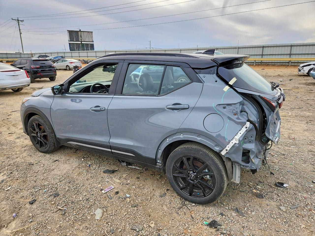 2024 Nissan Kicks sr