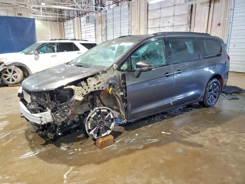 2019 Chrysler Pacifica Hybrid Limited