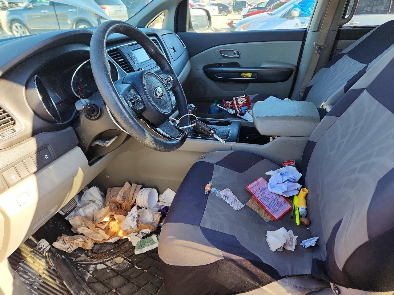 2016 KIA Sedona lx