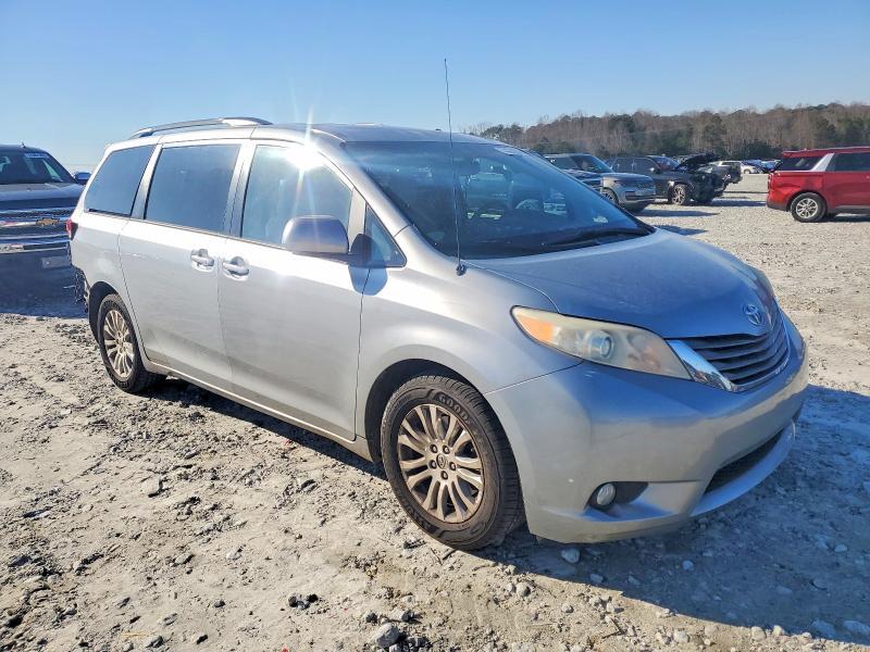 2014 Toyota Sienna xle