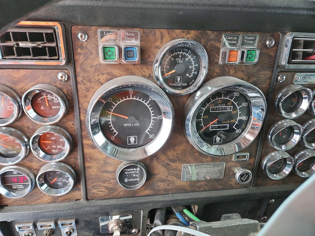 1995 Kenworth T600 Semi Truck