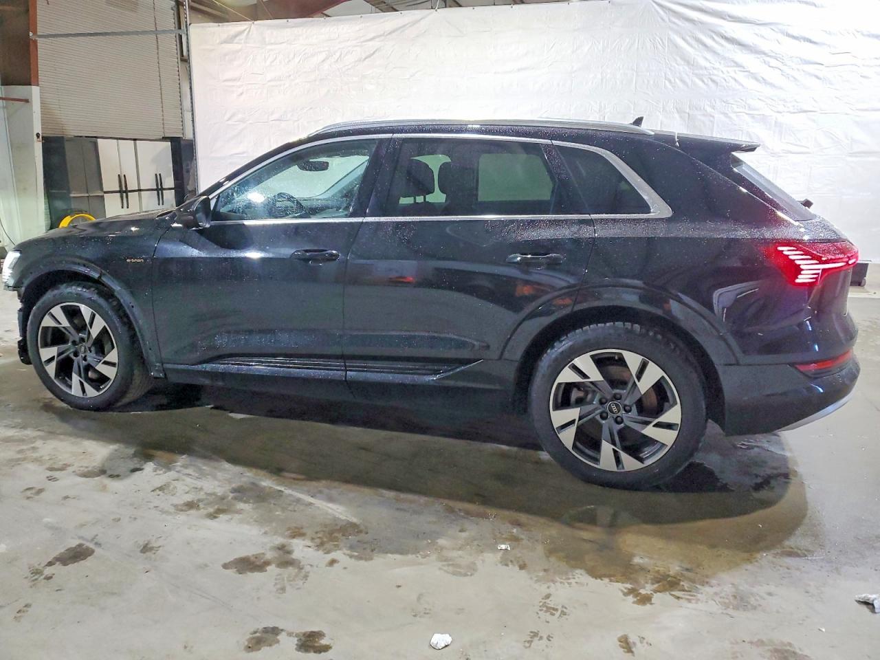 2023 Audi E-tron Premium Plus