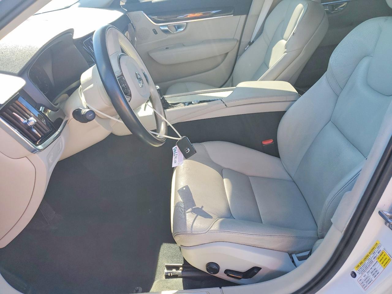 2017 Volvo S90 T6 Momentum