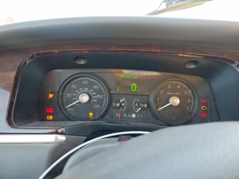 2007 Lincoln Town car Signature Limited