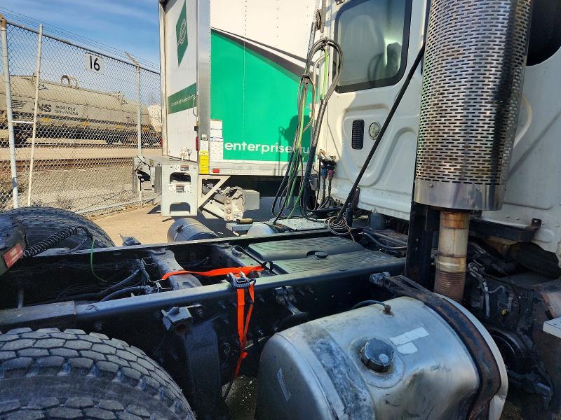 2015 Freigliner Cascadia 113