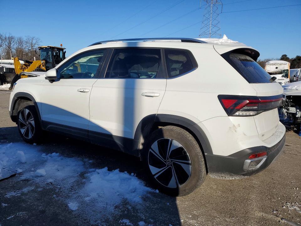 2025 Volkswagen Taos se