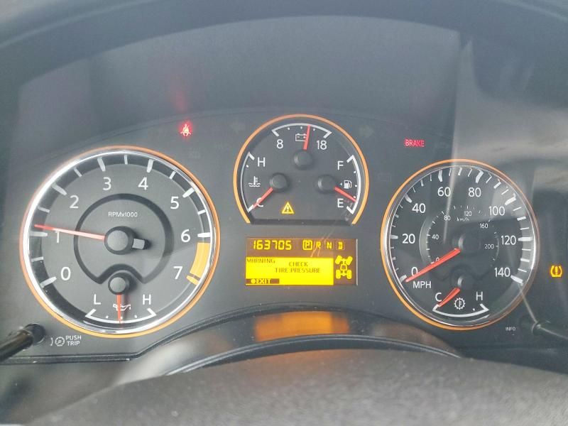 2011 Nissan Armada sv