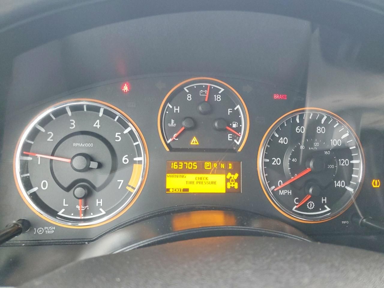 2011 Nissan Armada sv