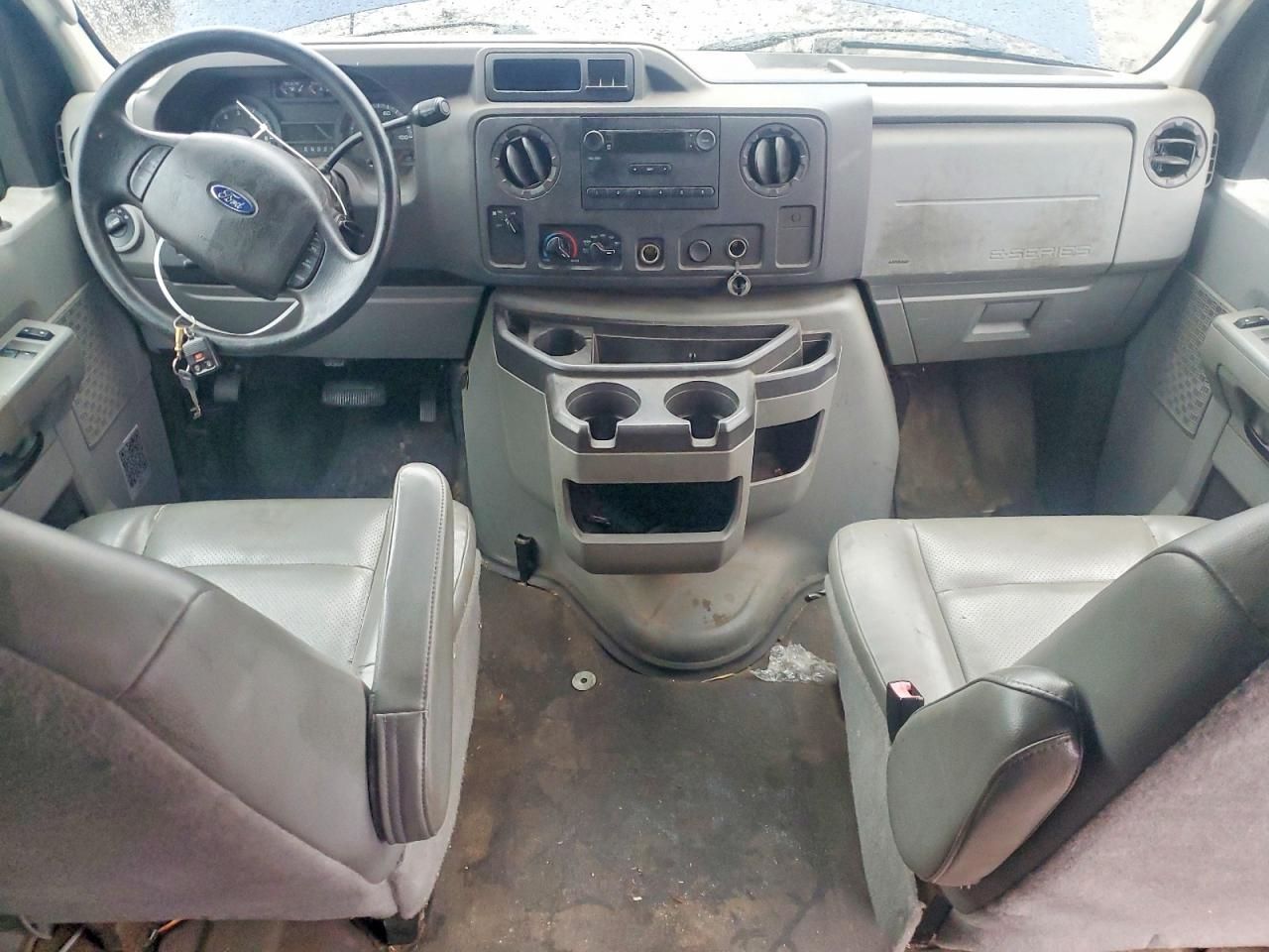 2010 Ford Econoline E250 van