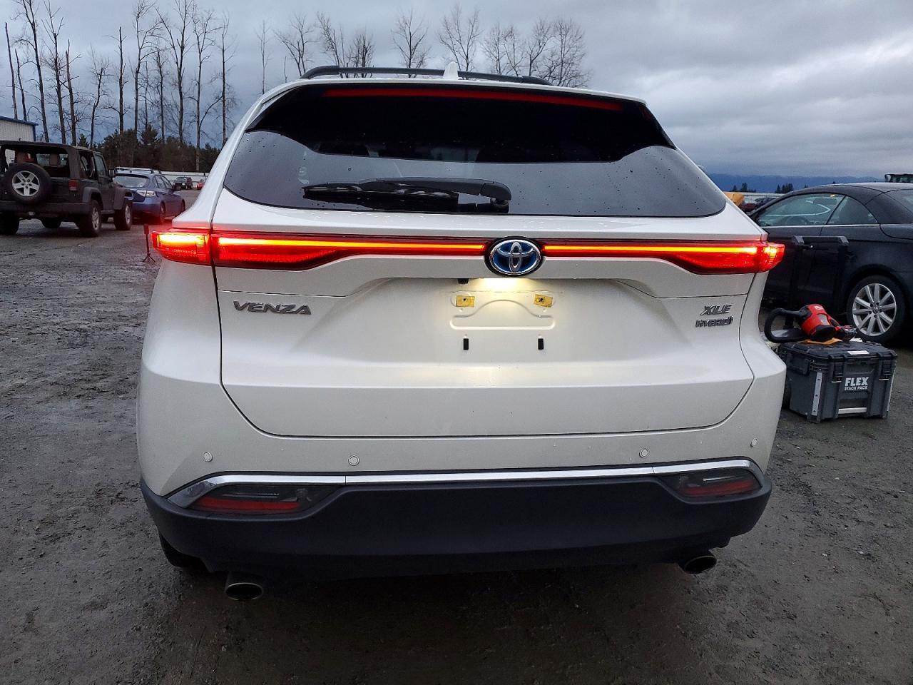 2021 Toyota Venza le