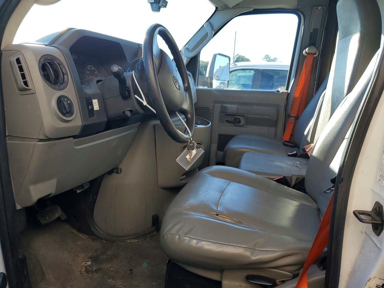 2013 Ford E350 BOX Truck