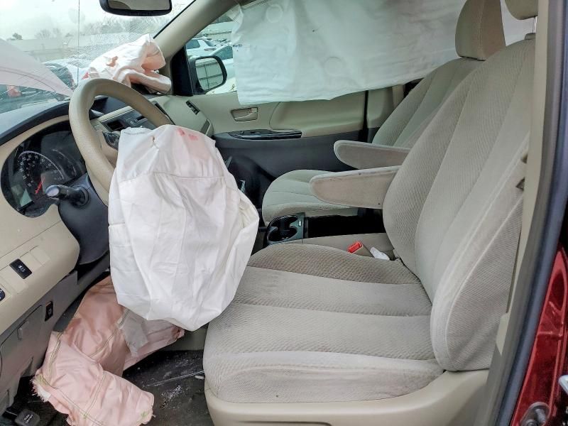 2012 Toyota Sienna le