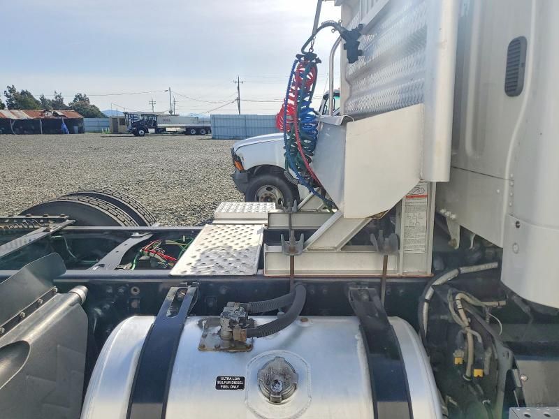 2016 Freightliner Business Class M2 Semi Truck