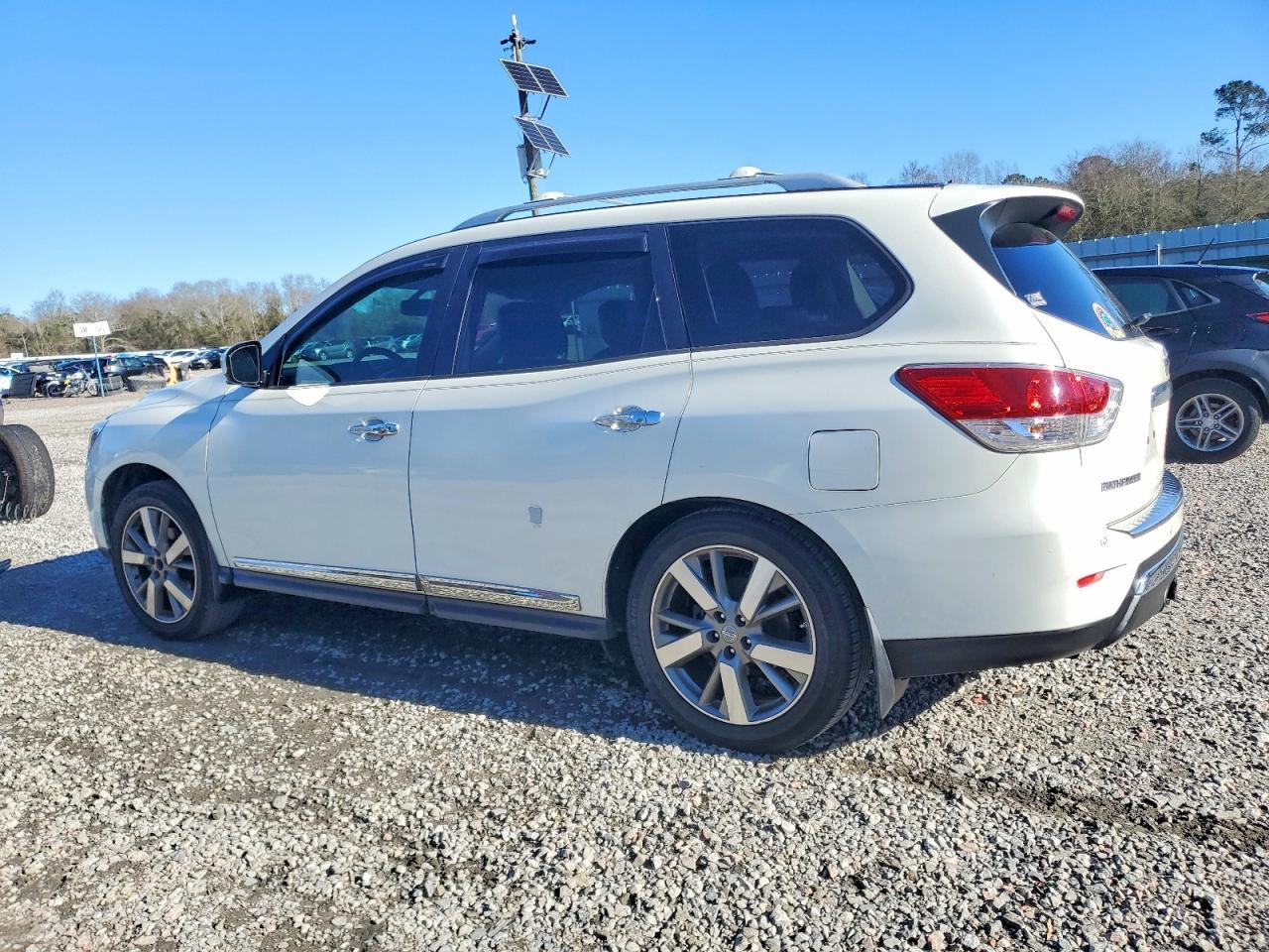 2016 Nissan Pathfinder s