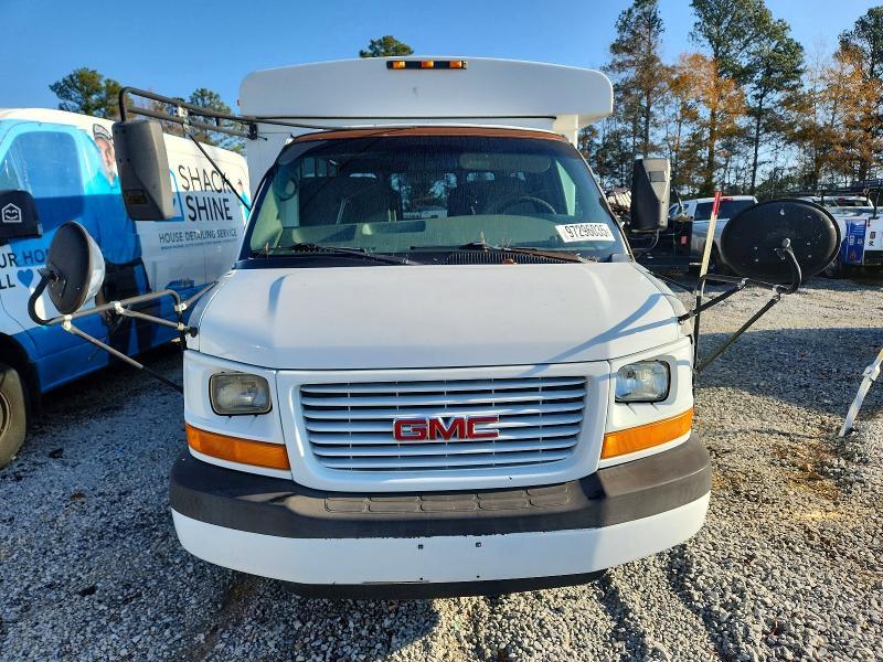 2004 GMC Savana Cutaway G3500