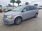 2015 Chrysler Town & Country Touring l