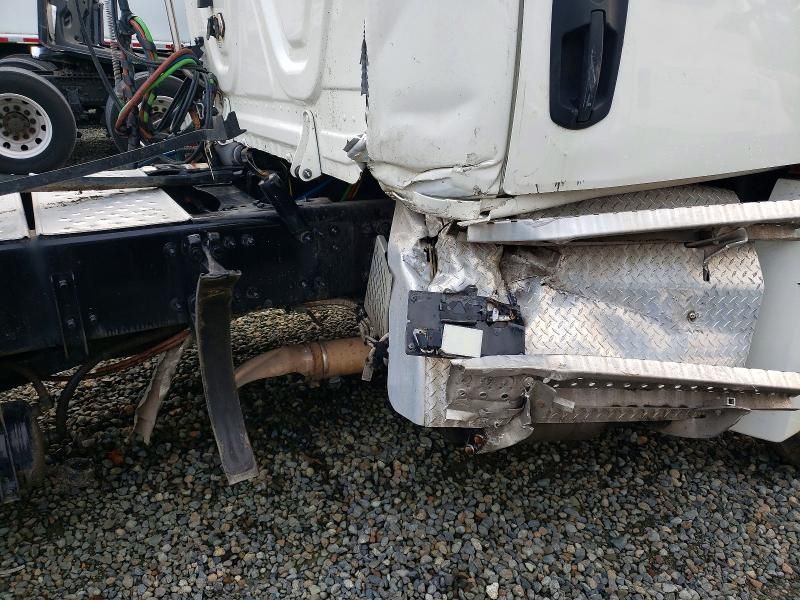 2023 Freightliner Cascadia 126 Semi Truck