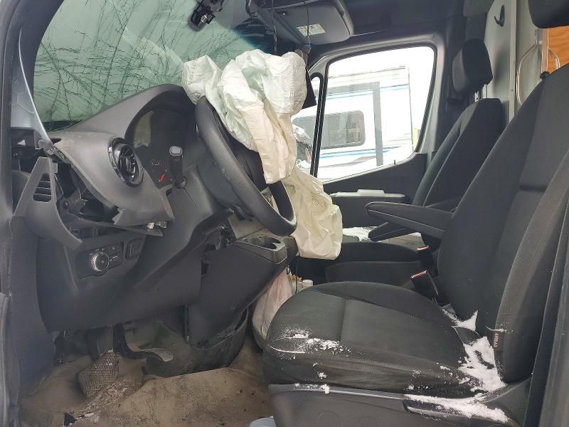 2021 Freightliner Sprinter Delivery Truck