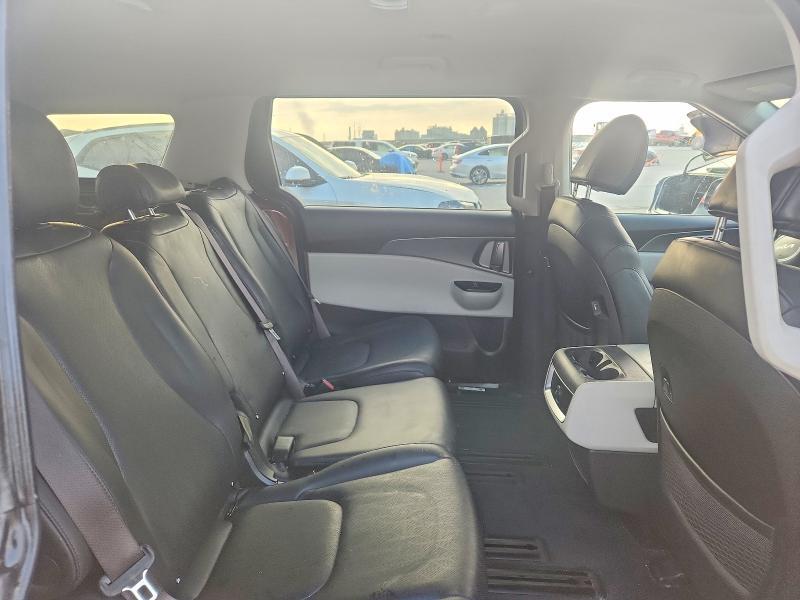 2022 KIA Carnival lx