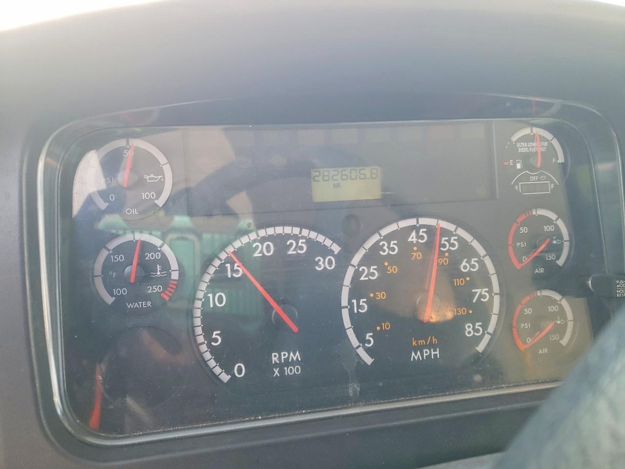 2013 Freightliner Business Class M2 BOX Truck