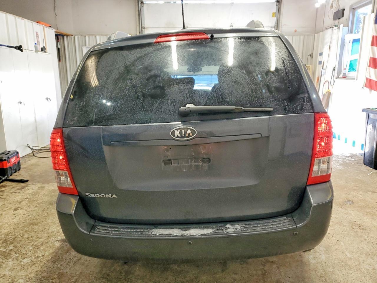2012 KIA Sedona lx