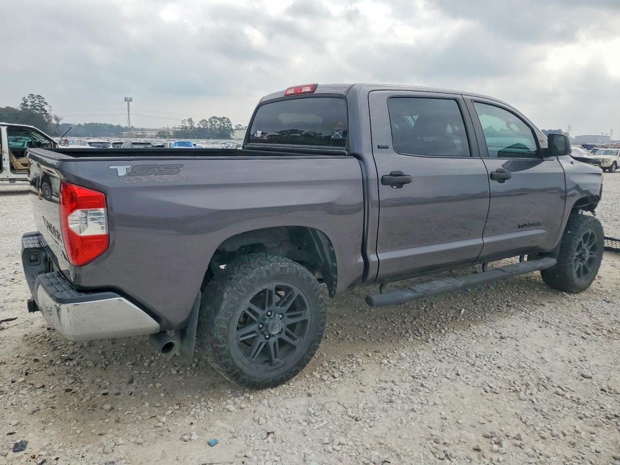 2017 Toyota Tundra SR5