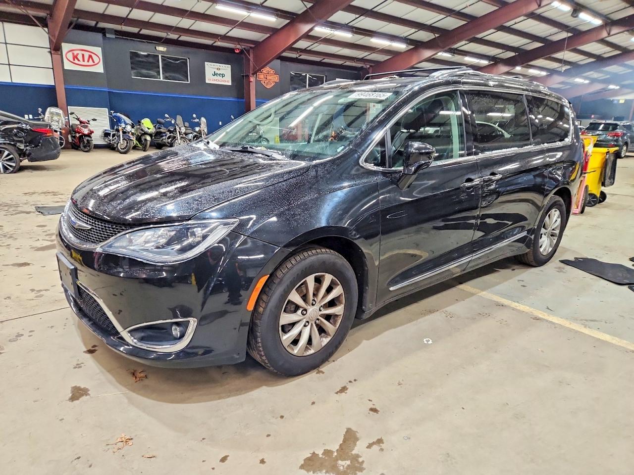 2018 Chrysler Pacifica Touring l
