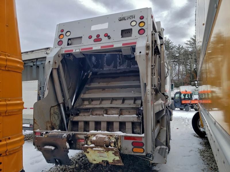2010 Mack MRU Refuse Truck
