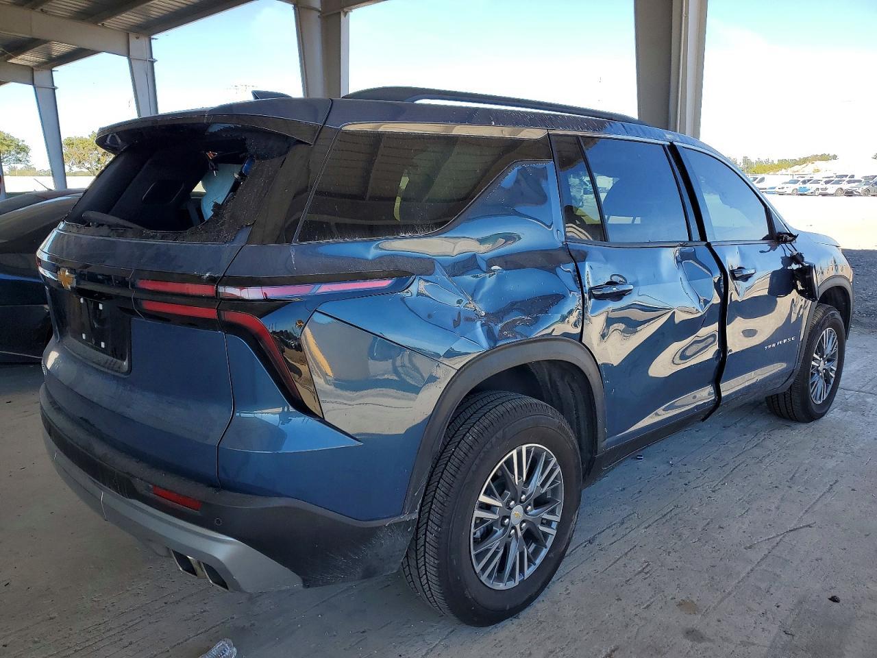 2025 Chevrolet Traverse lt