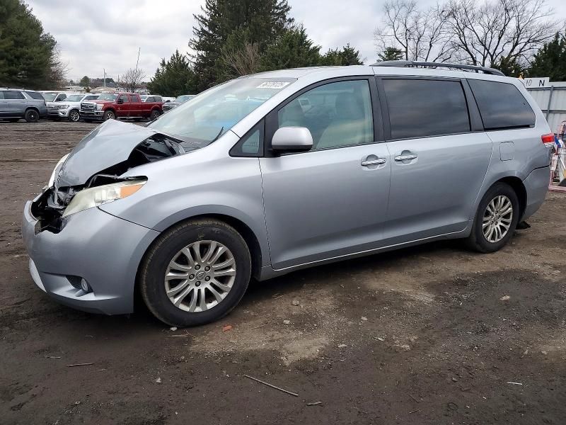 2013 Toyota Sienna xle