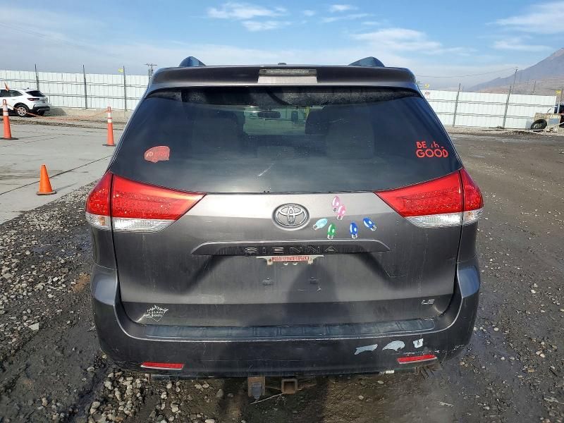 2013 Toyota Sienna le